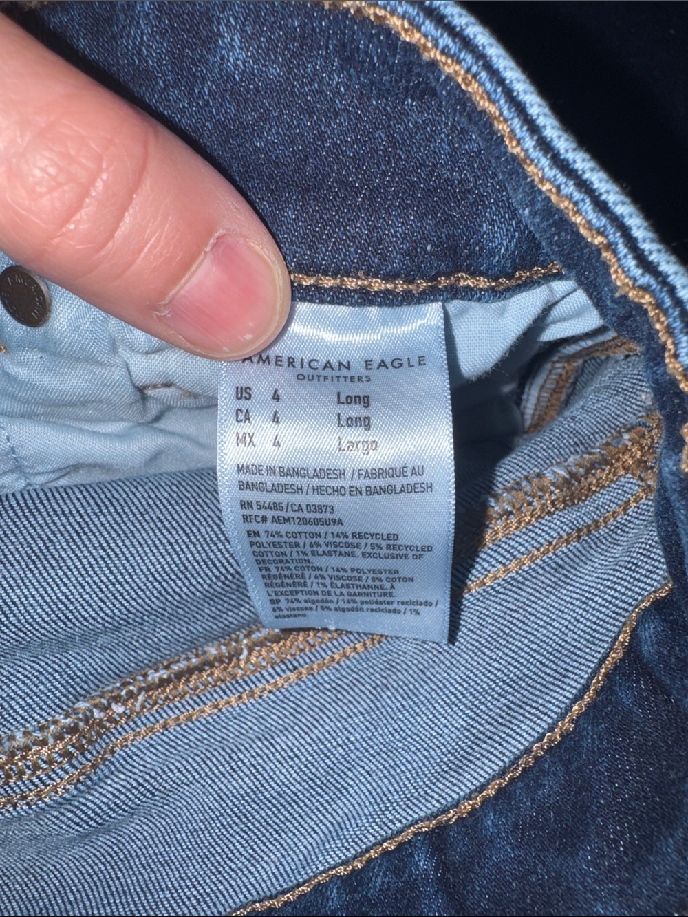 American Eagle Outfitters Mom Jean. Size 4L - Picture 5 of 5